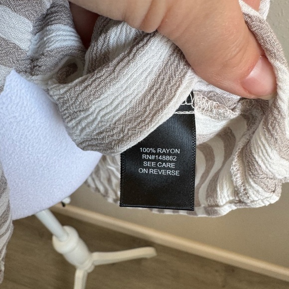 Torrid Taupe White Stripe Crepe Lace Up Flowy Blouse Womens 4X Beach Vacation - Picture 4 of 6